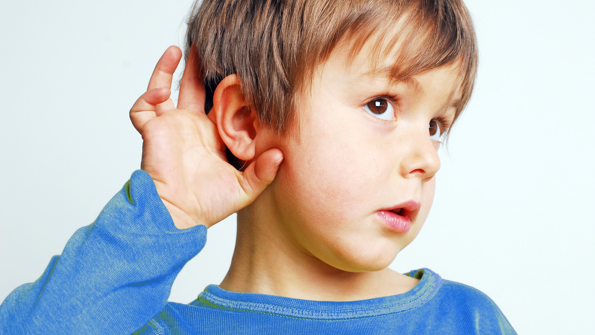 Восприятие слабослышащих детей. Нарушение слуха. Дети с нарушением слуха.. Слуховое восприятие у детей. Слабослышащий ребёнок для детей.